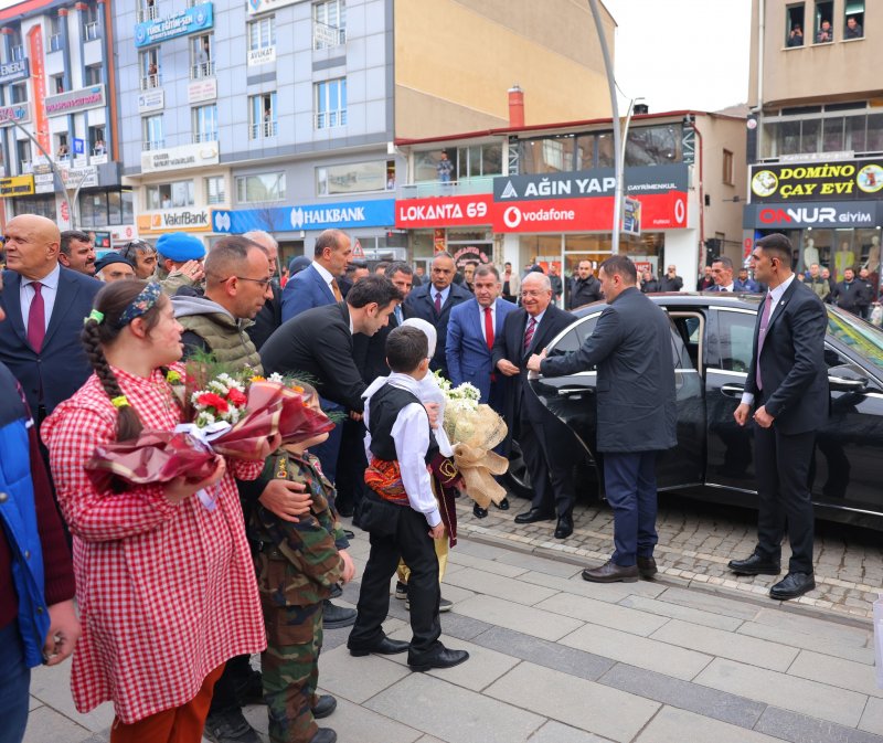 Milli Savunma Bakanı Yaşar Güler Bayburt'u Ziyaret Etti