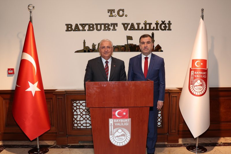Milli Savunma Bakanı Yaşar Güler Bayburt'u Ziyaret Etti