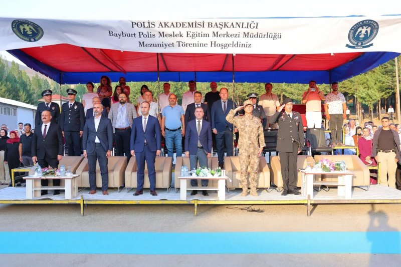 Bayburt POMEM’de 171 Polis Adayı Mezuniyet Coşkusu Yaşadı: Yemin Töreniyle Mesleklerine İlk Adımı Attılar
