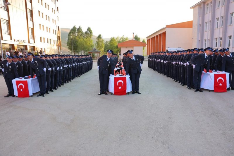 Bayburt POMEM’de 171 Polis Adayı Mezuniyet Coşkusu Yaşadı: Yemin Töreniyle Mesleklerine İlk Adımı Attılar