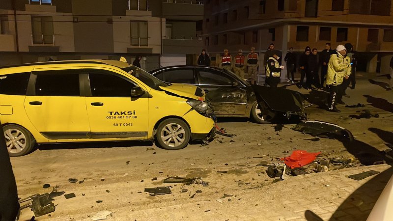 Bayburt-Çaykara Yolunda Zincirleme Kaza: 4 Kişi Yaralandı