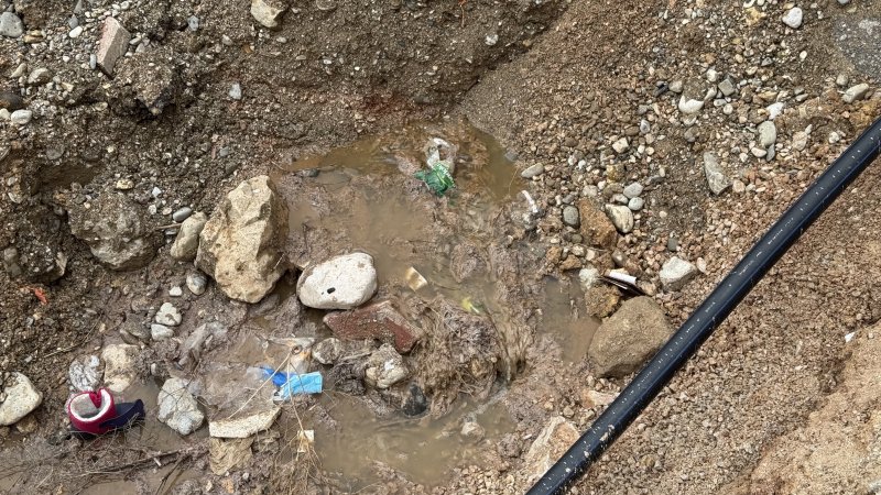 Bayburt TOKİ’de Tehlike Derinleşiyor: Toprak Kayması Temellere Dayandı!