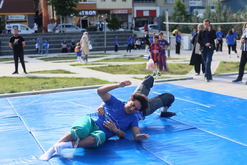 Bayburt’un Kalbi Bugün Sporla Attı, Saray Bahçesinde Spora Doydular