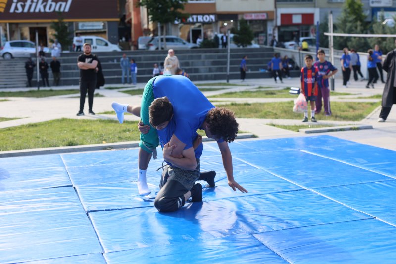 Bayburt’un Kalbi Bugün Sporla Attı, Saray Bahçesinde Spora Doydular