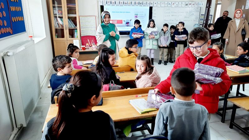 Merkez ve Köy Okulu Öğrencileri Proje Kapsamında Bir Araya Geldi