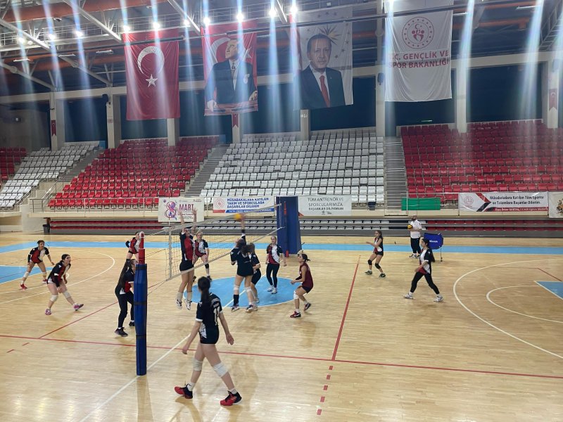 Bayburt’ta İlk Defa Kadın Voleybol Takımı Final Grubunda!