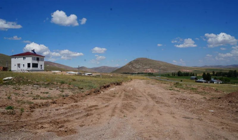 Bayburt’un Çayıryolu Köyü’nde 8 Yıldır Altyapı Bekleyişi: Parası Ödenen Hizmet Bir Türlü Gelmiyor!