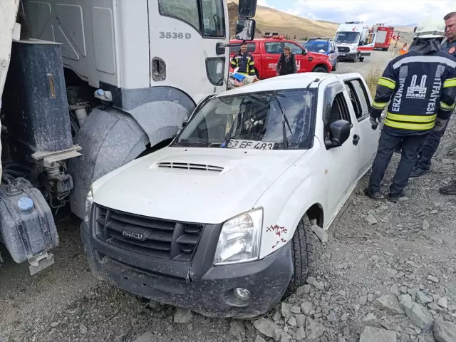Bayburt Group'a Ait Kamyon Erzurum’da Pikapla Çarpıştı: 3 Ölü, 2 Yaralı!