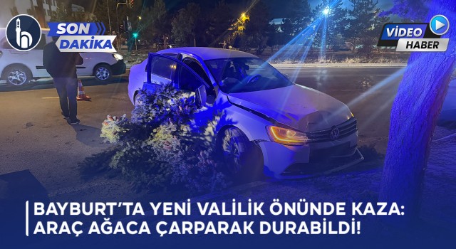 Bayburt’ta Yeni Valilik Önünde Kaza: Araç Ağaca Çarparak Durabildi