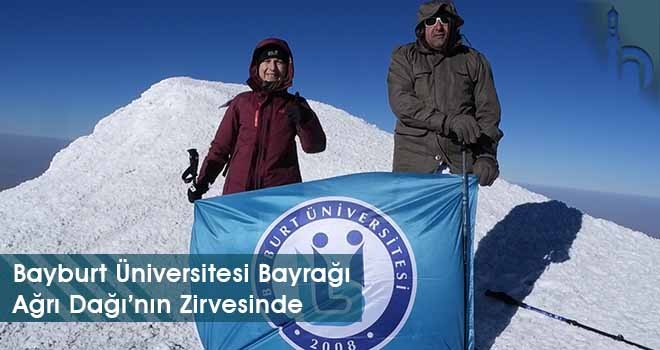 Bayburt Üniversitesi Bayrağı Ağrı Dağı’nın Zirvesinde