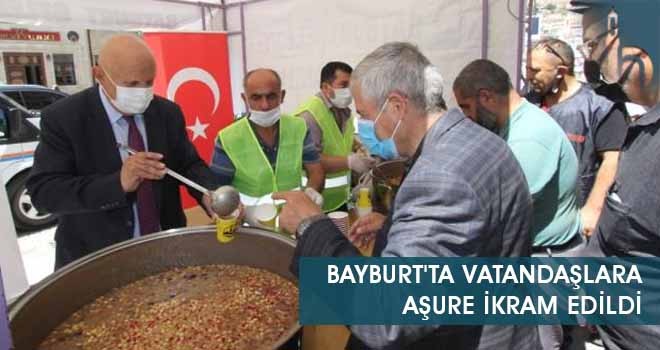 Bayburt'ta Vatandaşlara Aşure İkram Edildi