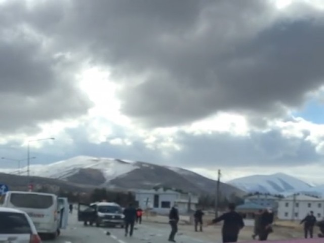 Bayburt-Erzurum Karayolunda Kaza: 4 Yaralı