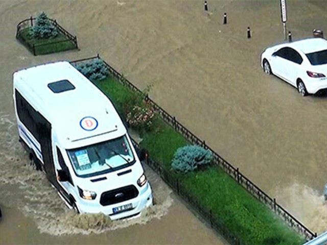 Bayburt'ta Şiddetli Yağış Yaşamı Olumsuz Etkiledi