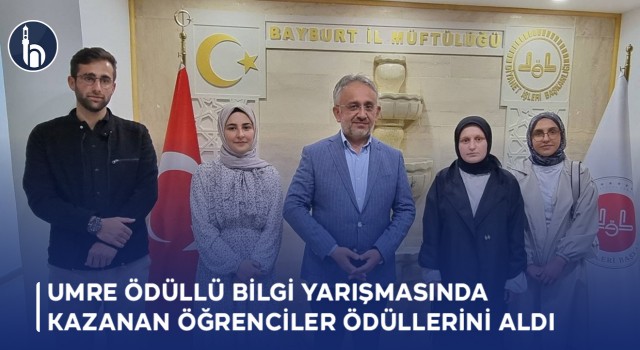 Bayburt'ta Umre ödüllü Bilgi Yarışmasında kazanan Öğrenciler Ödüllerini Aldı