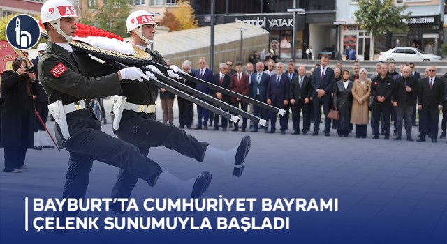 Bayburt’ta Cumhuriyet Bayramı Çelenk Sunumuyla Başladı